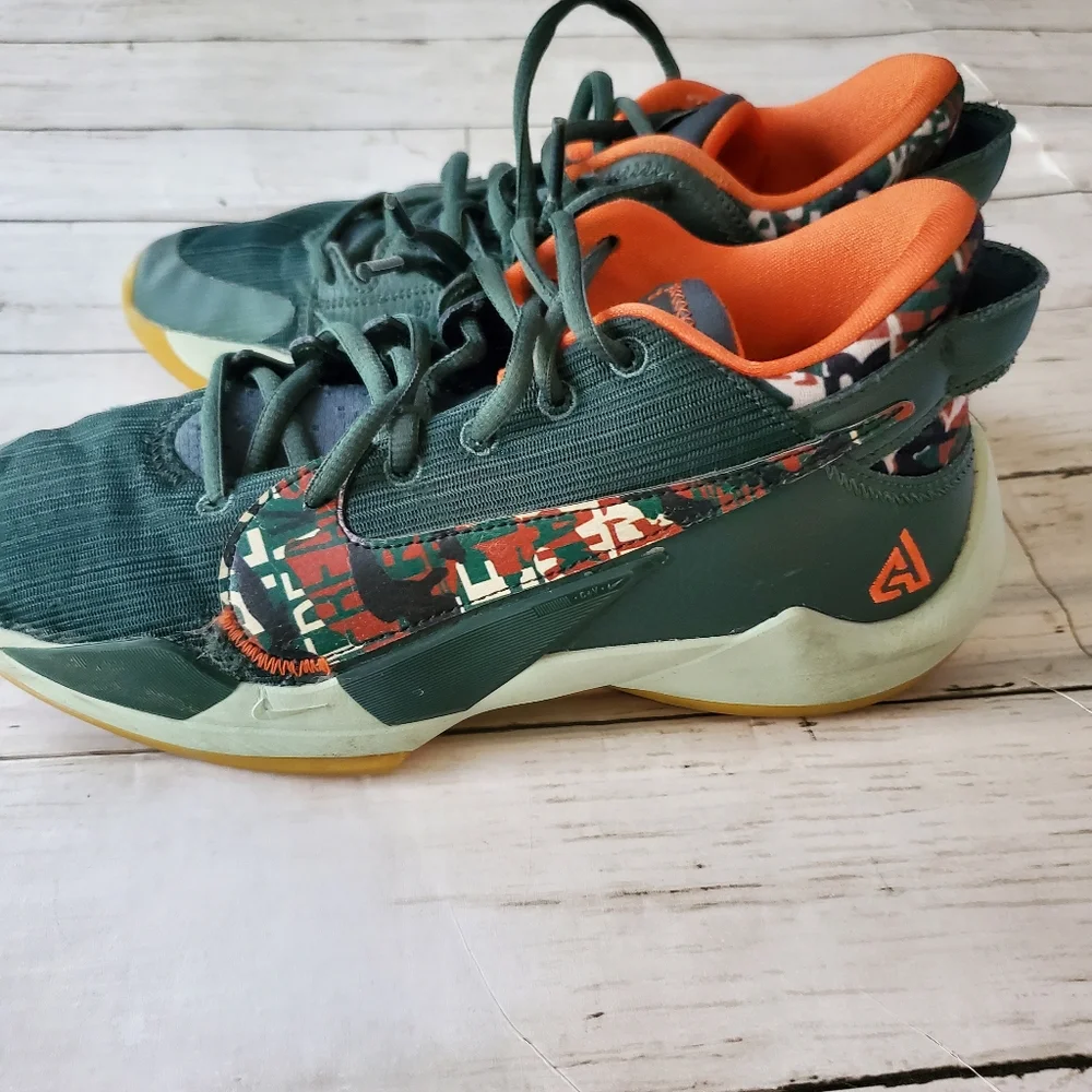 Nike zoom‎ freak 2 vintage green pistachio frost and orange sneakers